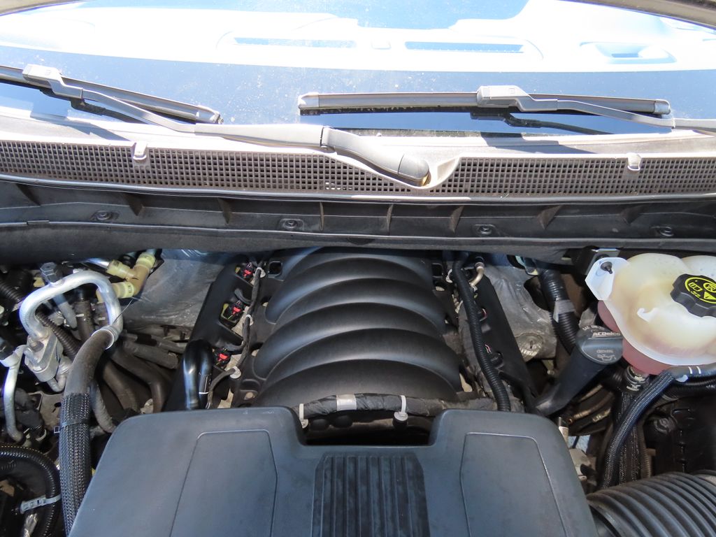 Thumbnail: 2023 Chevrolet Tahoe - 8