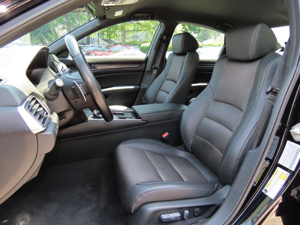 Thumbnail: 2019 Honda Accord - 10