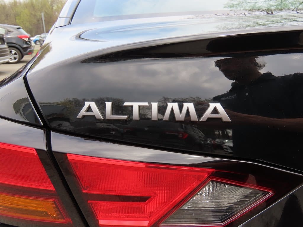 2023 Nissan Altima SR 5