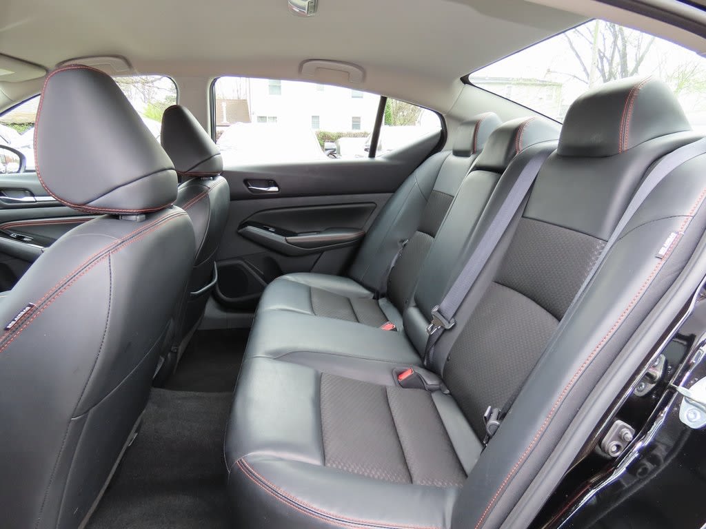 2023 Nissan Altima SR 10