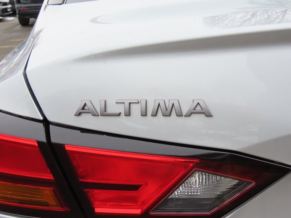 2023 Nissan Altima SR 7