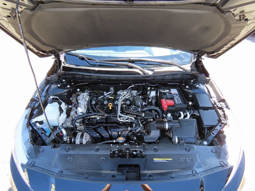 2022 Nissan Altima SR 9