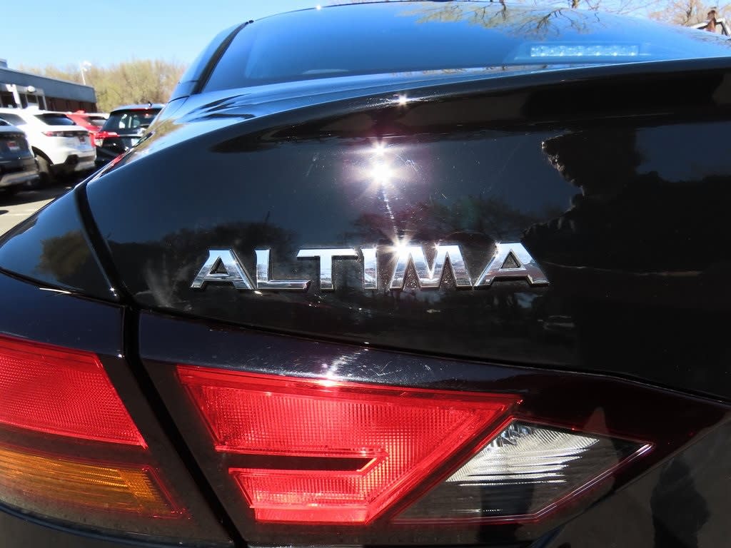 2022 Nissan Altima SR 7