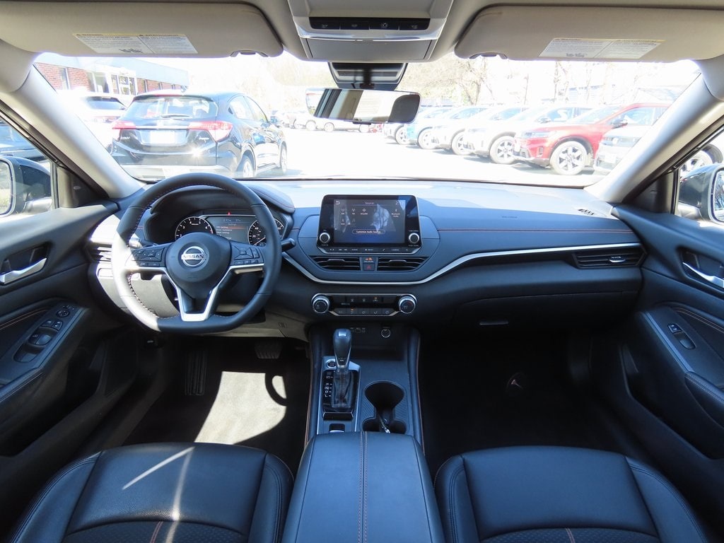 2022 Nissan Altima SR 2