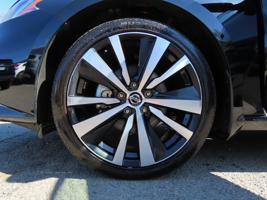 2022 Nissan Altima SR 8