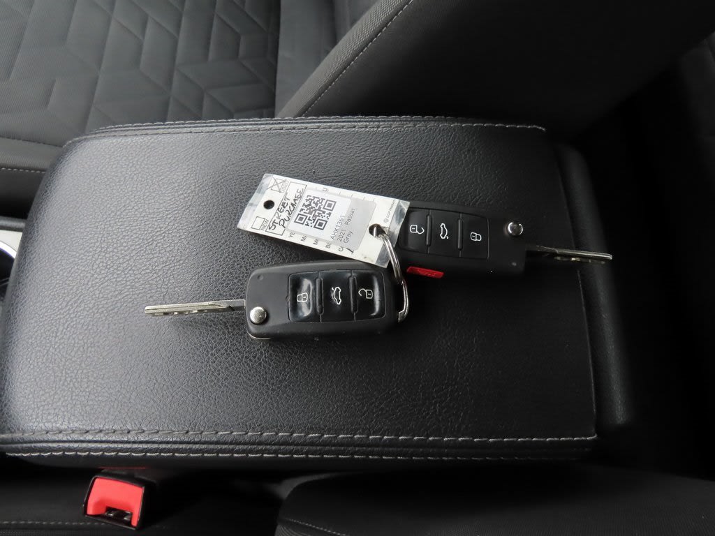 Thumbnail: 2021 Volkswagen Passat - 18