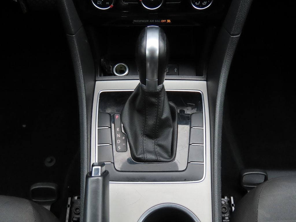 Thumbnail: 2021 Volkswagen Passat - 15