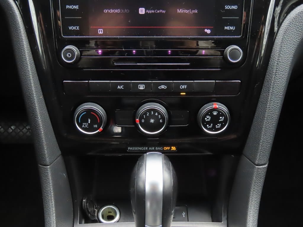 Thumbnail: 2021 Volkswagen Passat - 24