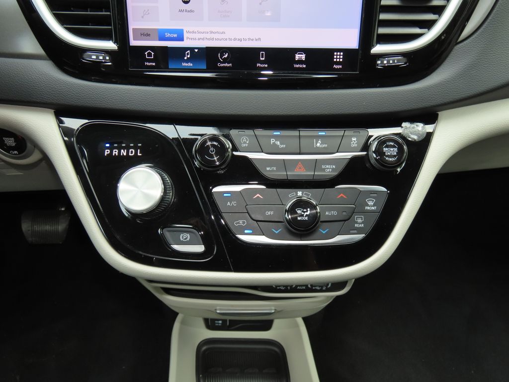 Thumbnail: 2024 Chrysler Pacifica - 23