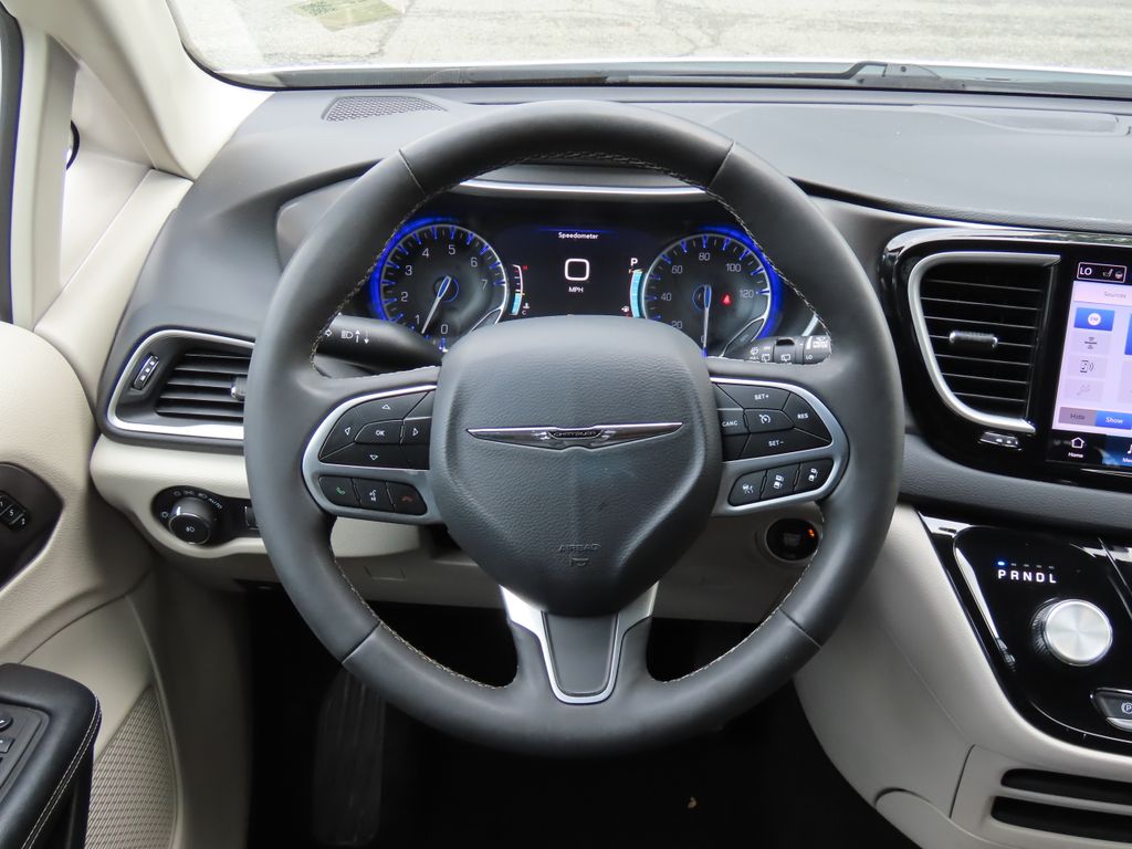 Thumbnail: 2024 Chrysler Pacifica - 13