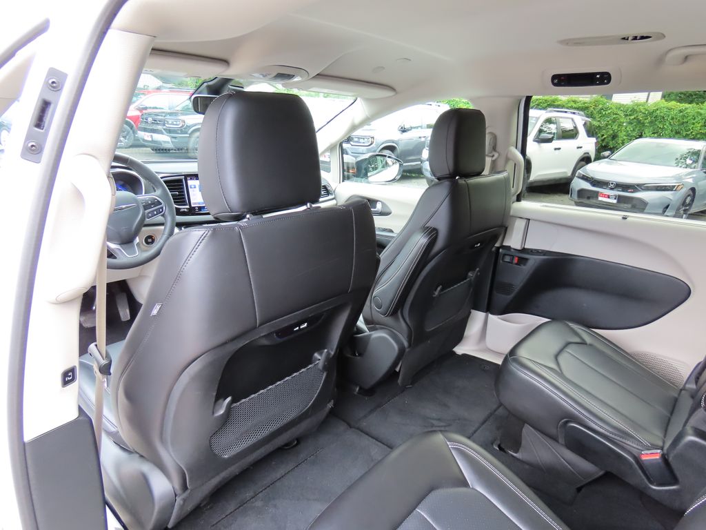 Thumbnail: 2024 Chrysler Pacifica - 21