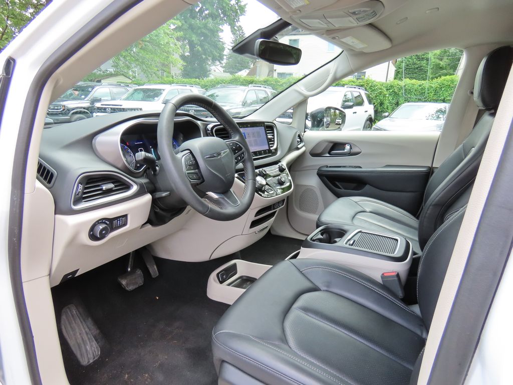 Thumbnail: 2024 Chrysler Pacifica - 2