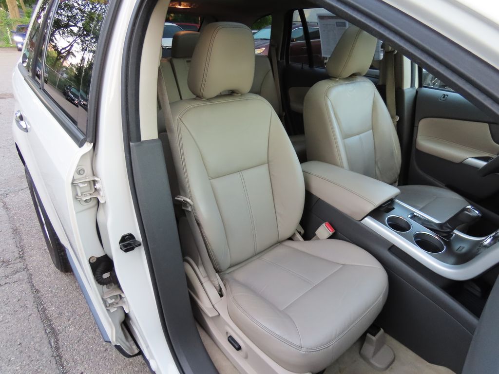 Thumbnail: 2011 Ford Edge - 24