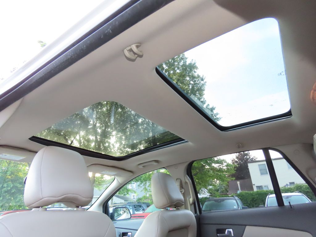 Thumbnail: 2011 Ford Edge - 22