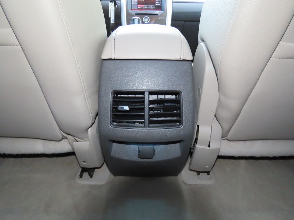Thumbnail: 2011 Ford Edge - 26