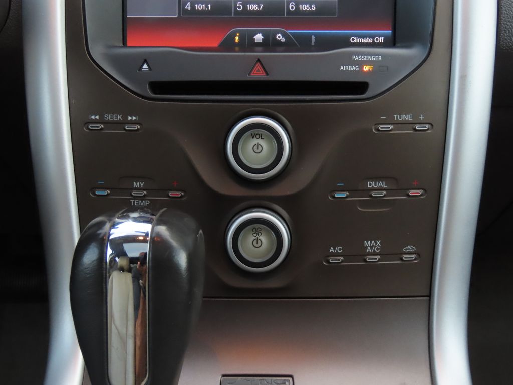 Thumbnail: 2011 Ford Edge - 25