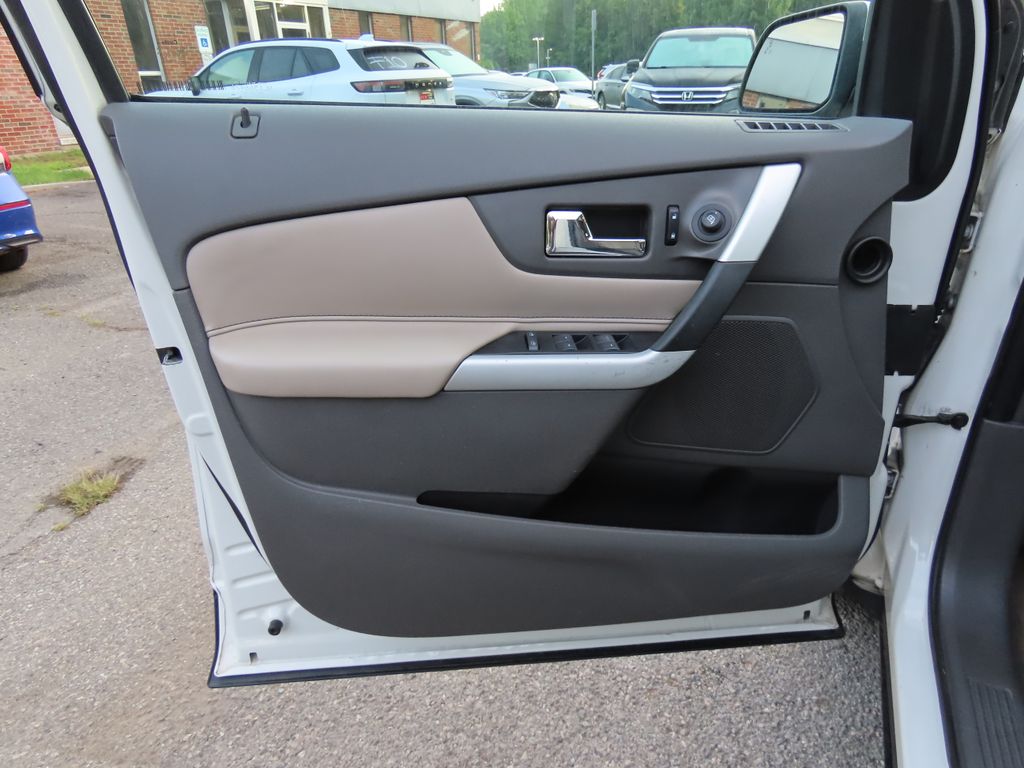 Thumbnail: 2011 Ford Edge - 23
