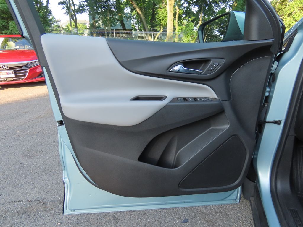 Thumbnail: 2022 Chevrolet Equinox - 22