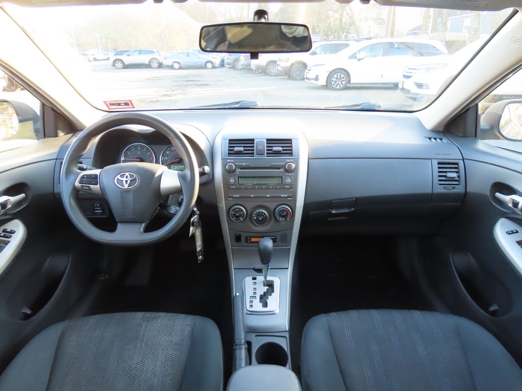 Thumbnail: 2011 Toyota Corolla - 9