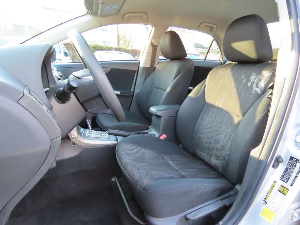 Thumbnail: 2011 Toyota Corolla - 11