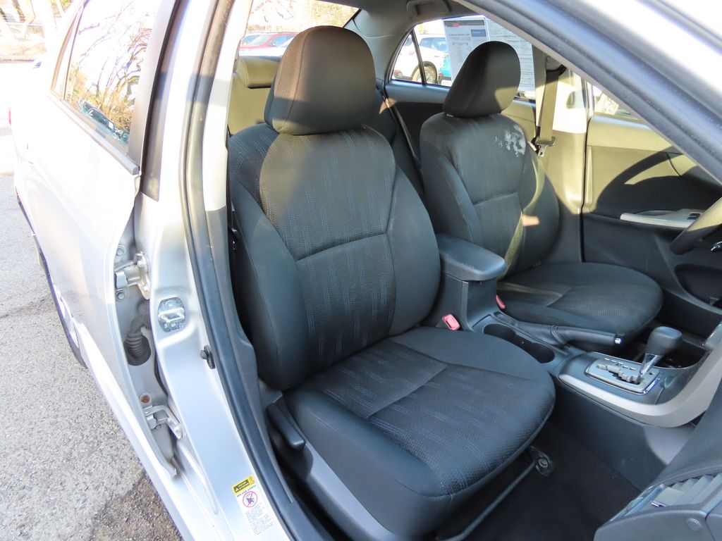 Thumbnail: 2011 Toyota Corolla - 10