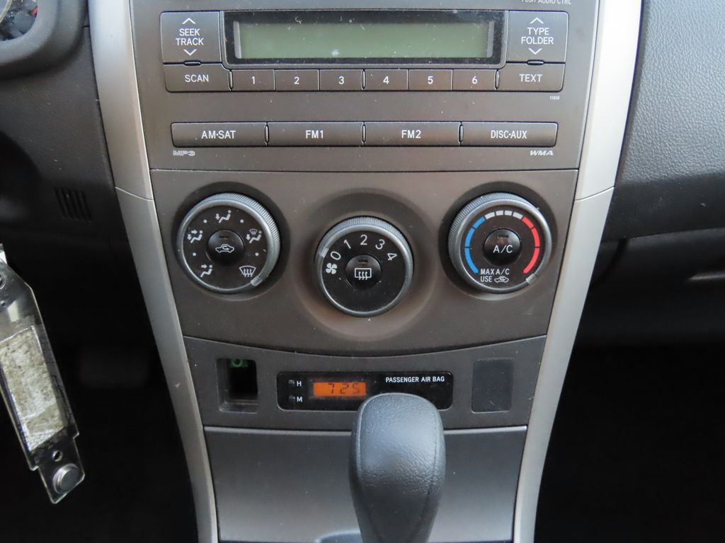 Thumbnail: 2011 Toyota Corolla - 25