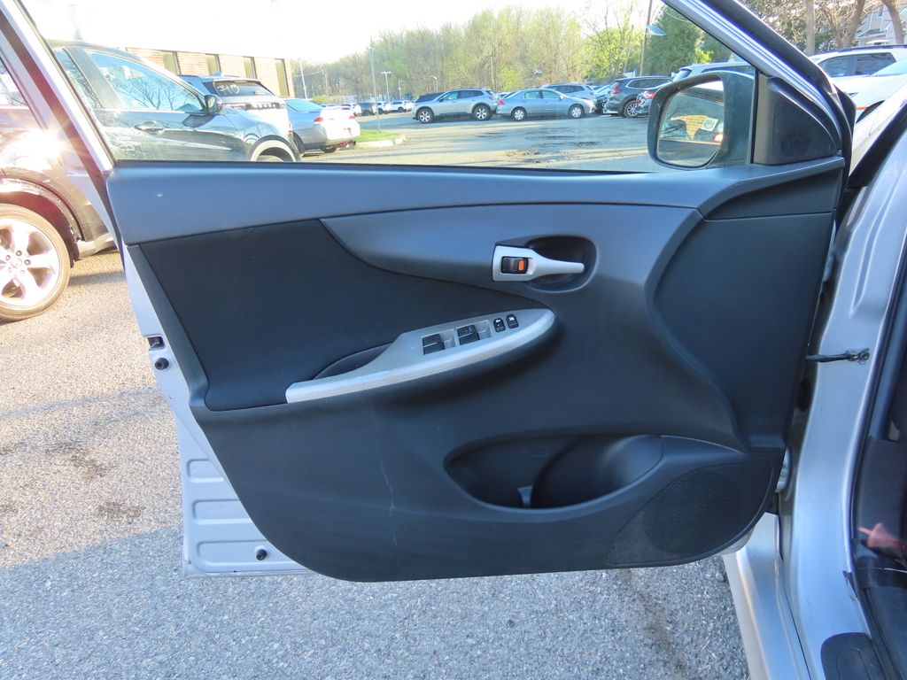 Thumbnail: 2011 Toyota Corolla - 24