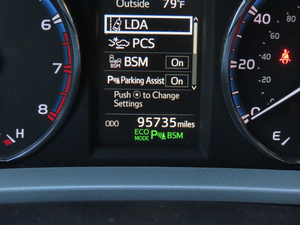 Thumbnail: 2017 Toyota RAV4 - 28