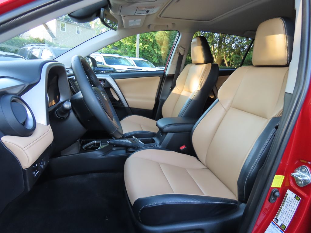 Thumbnail: 2017 Toyota RAV4 - 10
