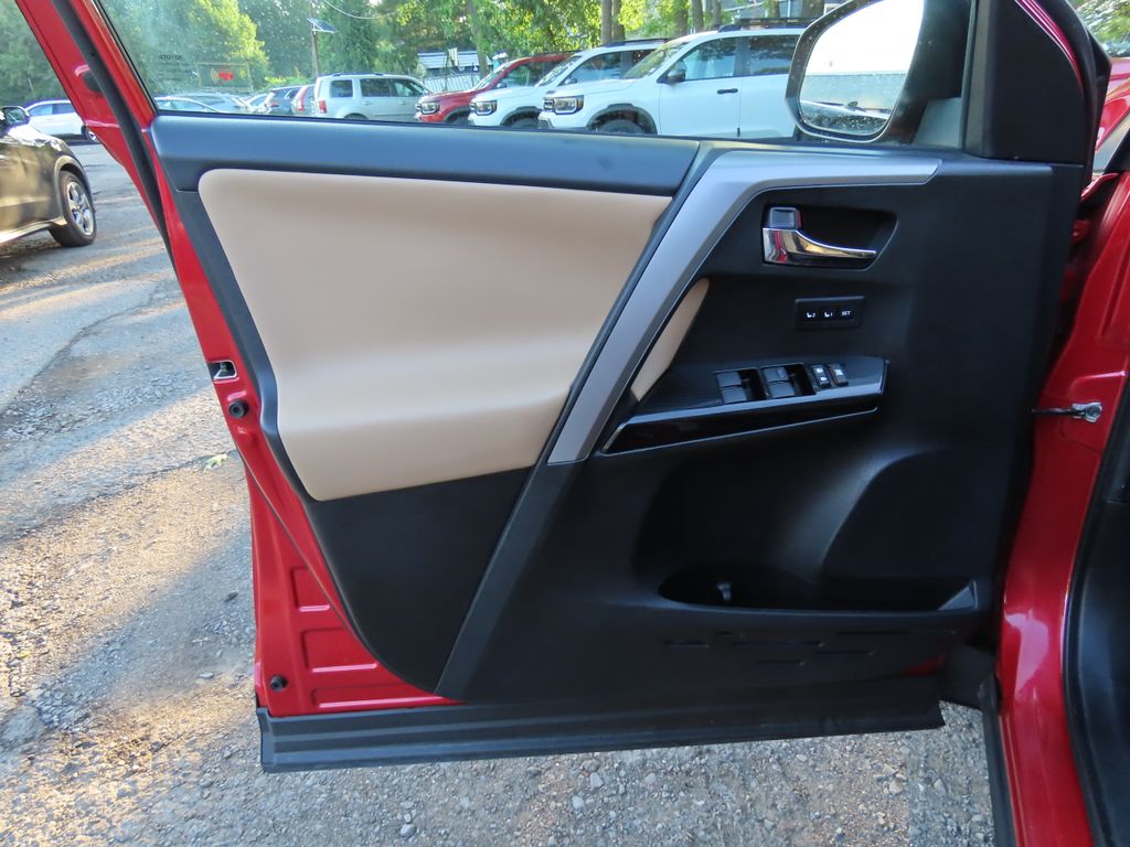 Thumbnail: 2017 Toyota RAV4 - 23
