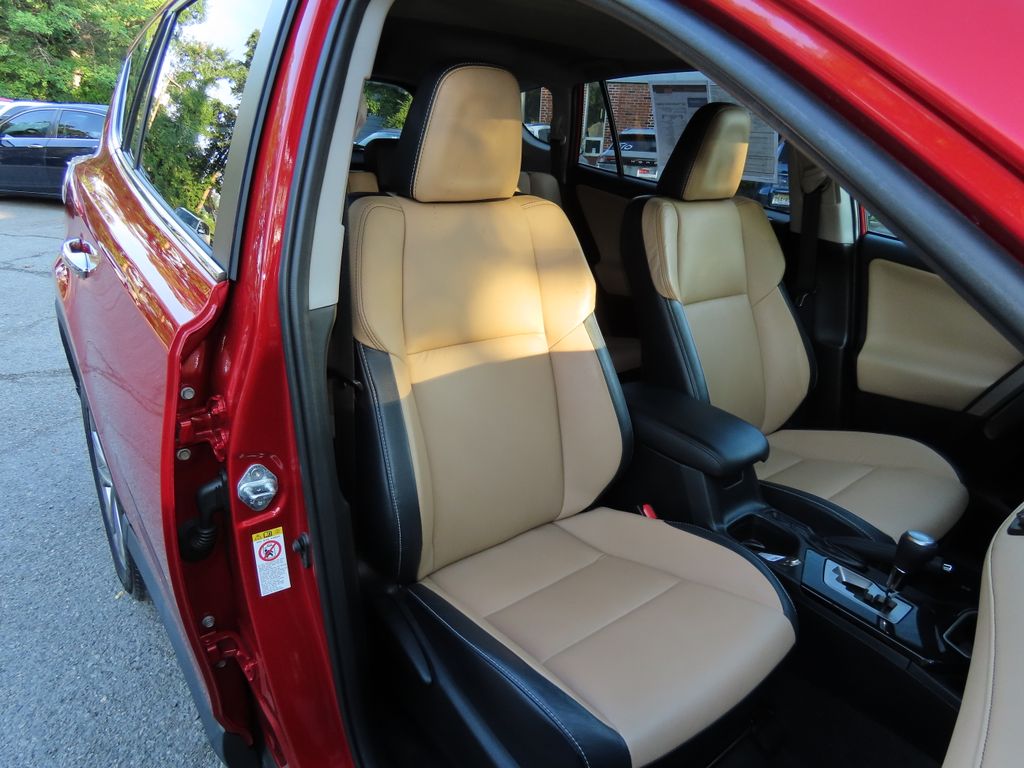 Thumbnail: 2017 Toyota RAV4 - 11