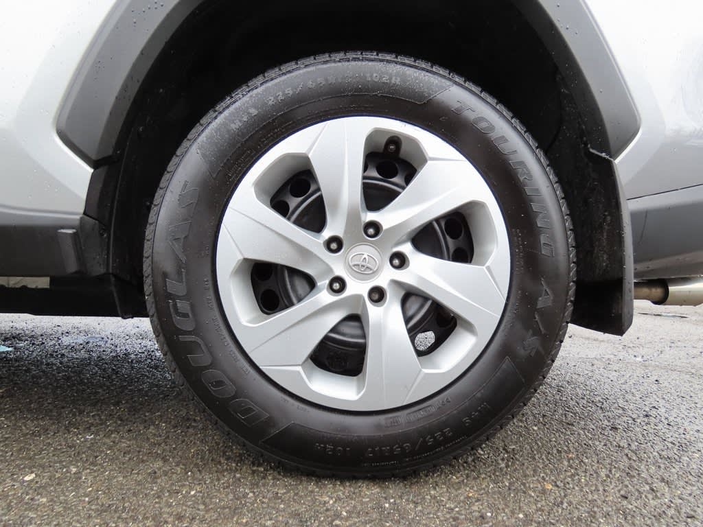 2020 Toyota RAV4 LE 8