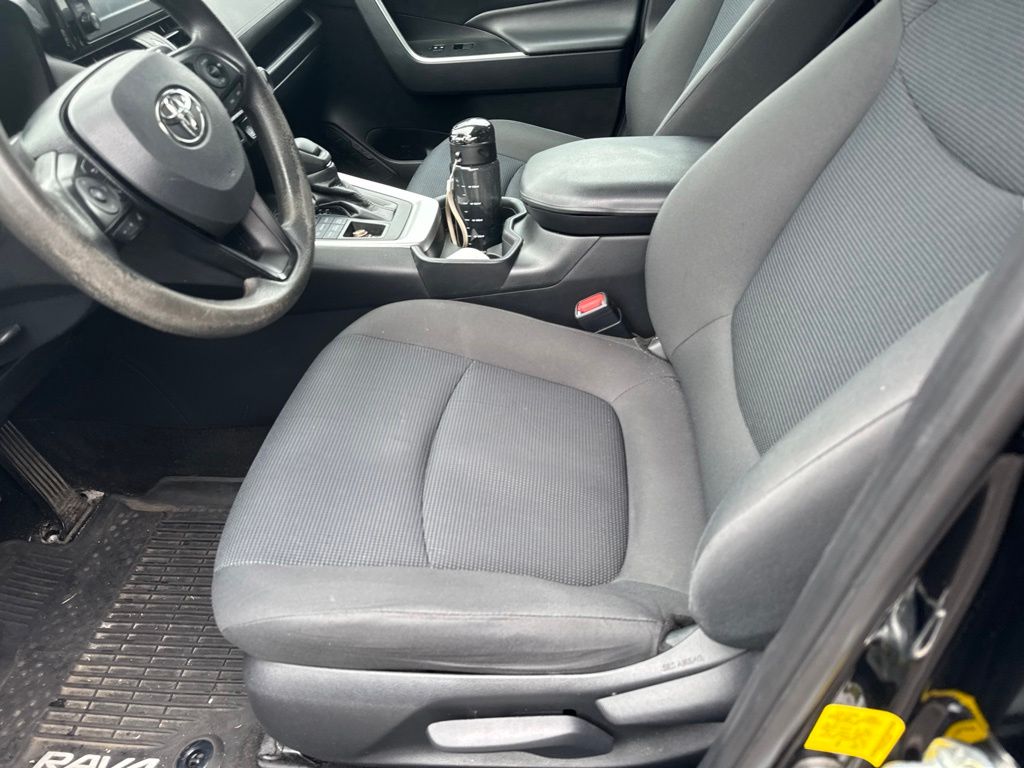 Thumbnail: 2019 Toyota RAV4 - 6