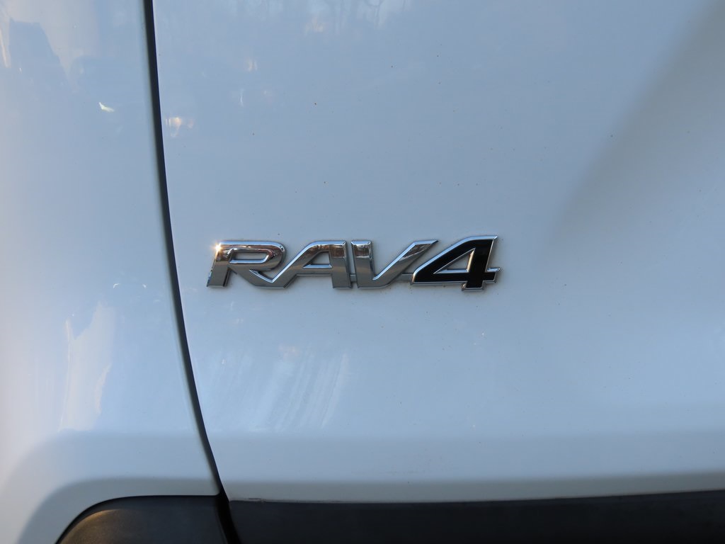 2021 Toyota RAV4 LE 5