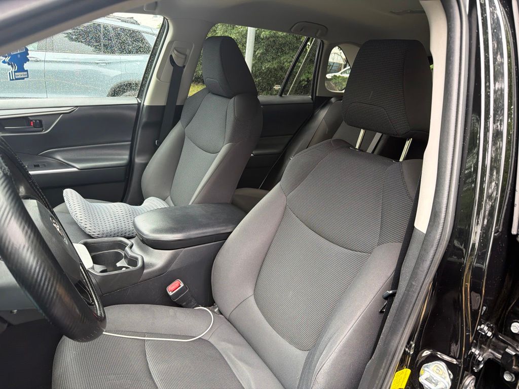 Thumbnail: 2021 Toyota RAV4 - 7