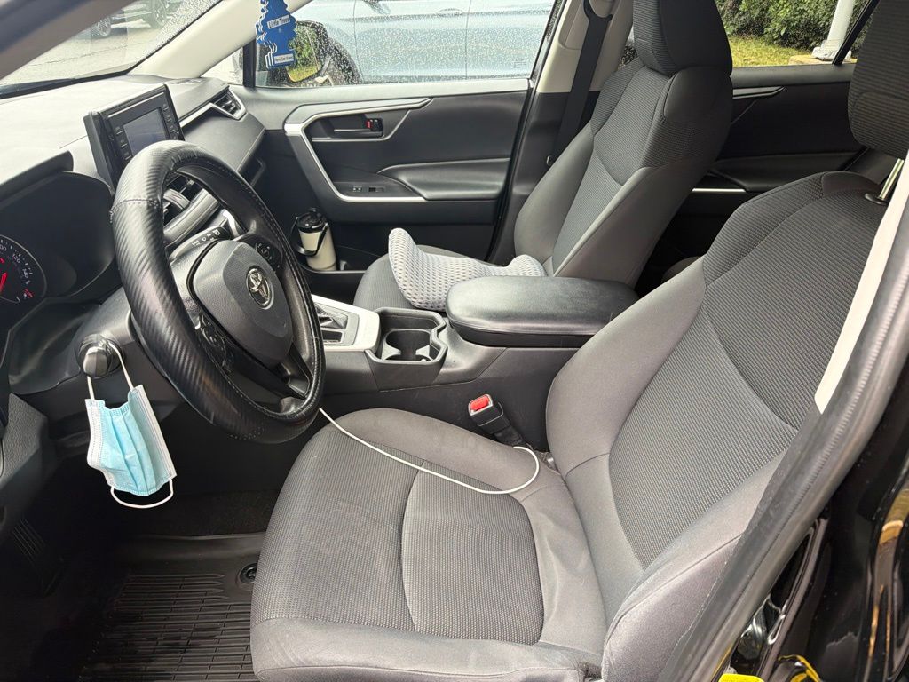 Thumbnail: 2021 Toyota RAV4 - 6