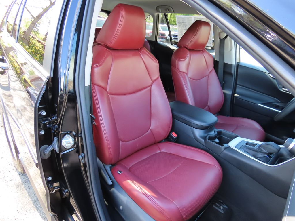 Thumbnail: 2021 Toyota RAV4 - 21