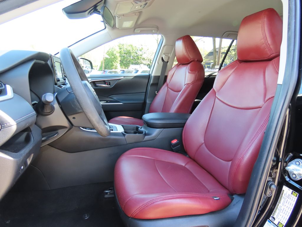 Thumbnail: 2021 Toyota RAV4 - 11
