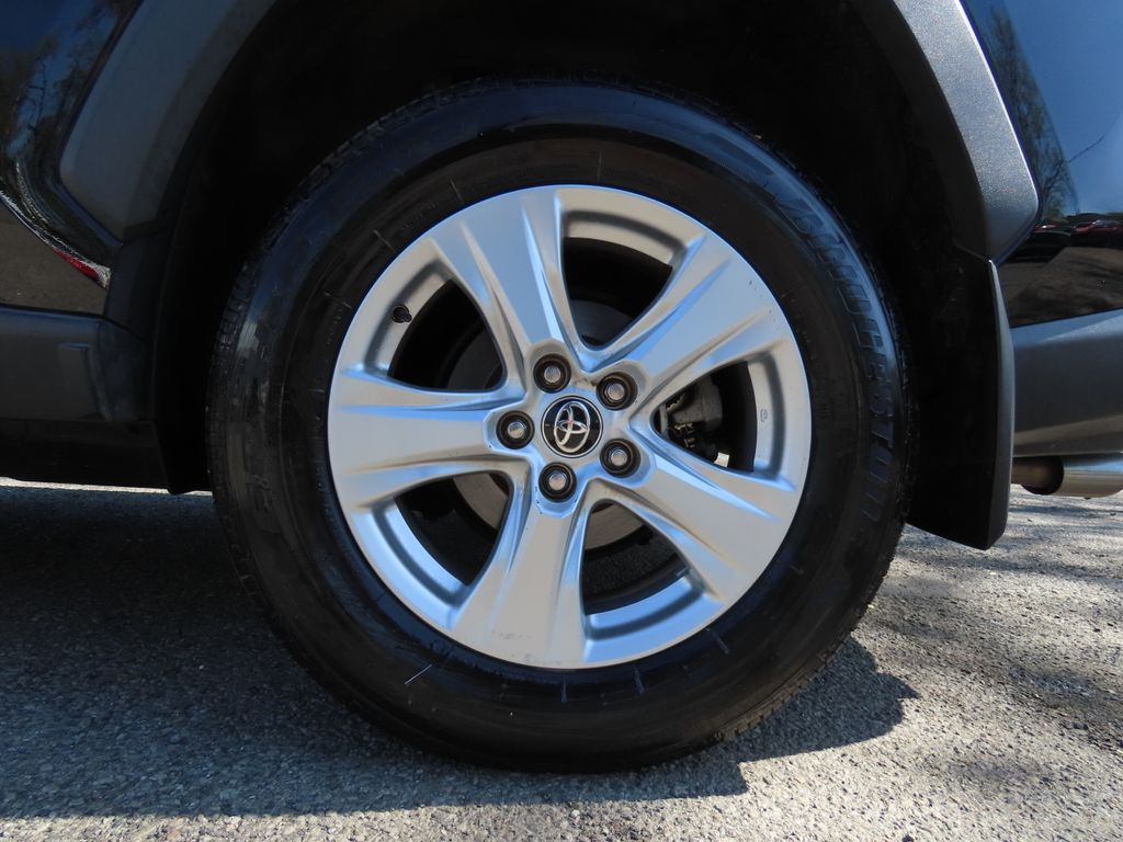 Thumbnail: 2021 Toyota RAV4 - 7
