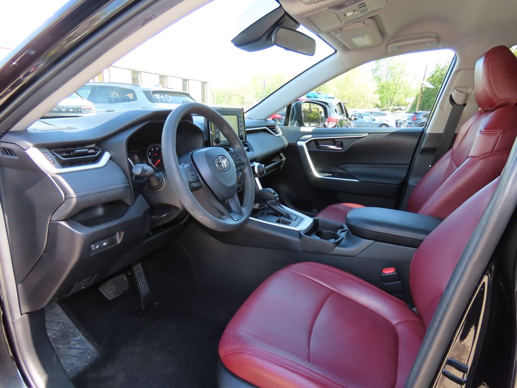Thumbnail: 2021 Toyota RAV4 - 10