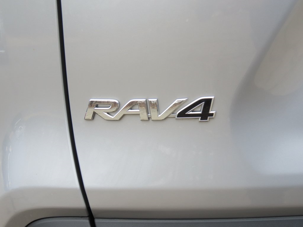 2022 Toyota RAV4 XLE 7