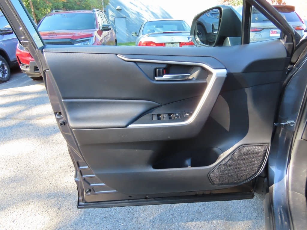 Thumbnail: 2021 Toyota RAV4 - 23