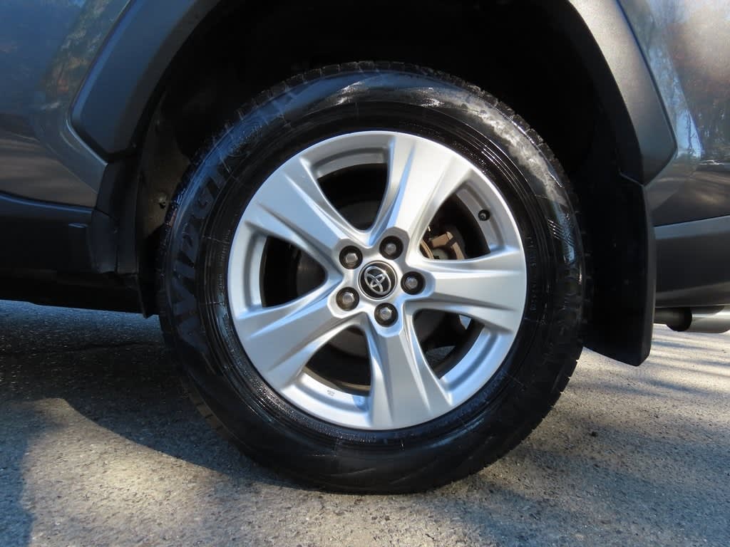 Thumbnail: 2021 Toyota RAV4 - 8