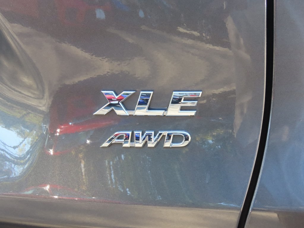 Thumbnail: 2021 Toyota RAV4 - 21