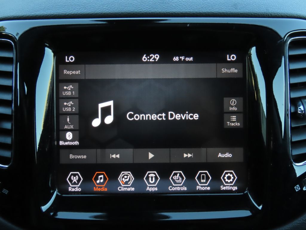 Thumbnail: 2020 Jeep Compass - 14