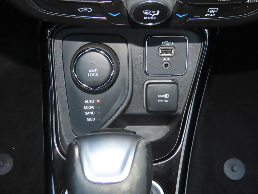 Thumbnail: 2021 Jeep Compass - 16