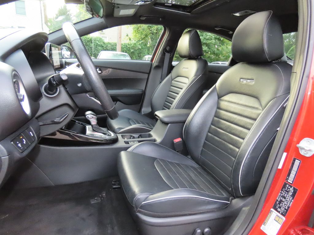 Thumbnail: 2023 Kia Forte - 9