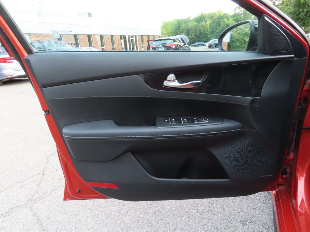 Thumbnail: 2023 Kia Forte - 23