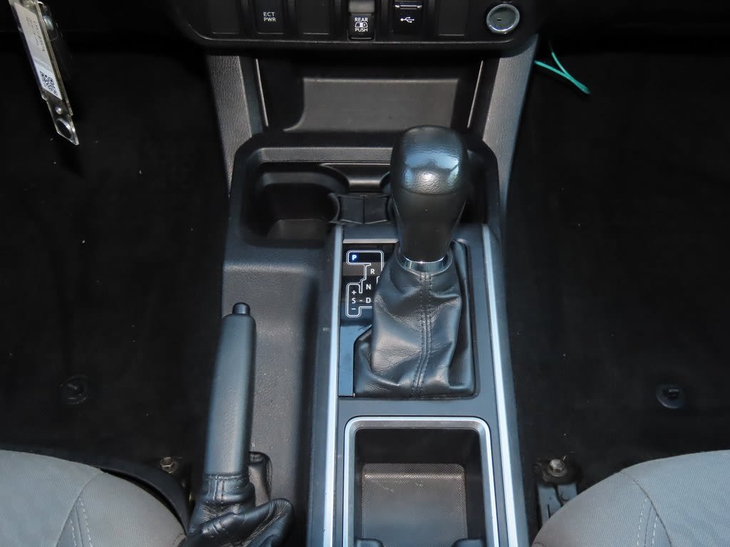 2020 Toyota Tacoma SR5 16