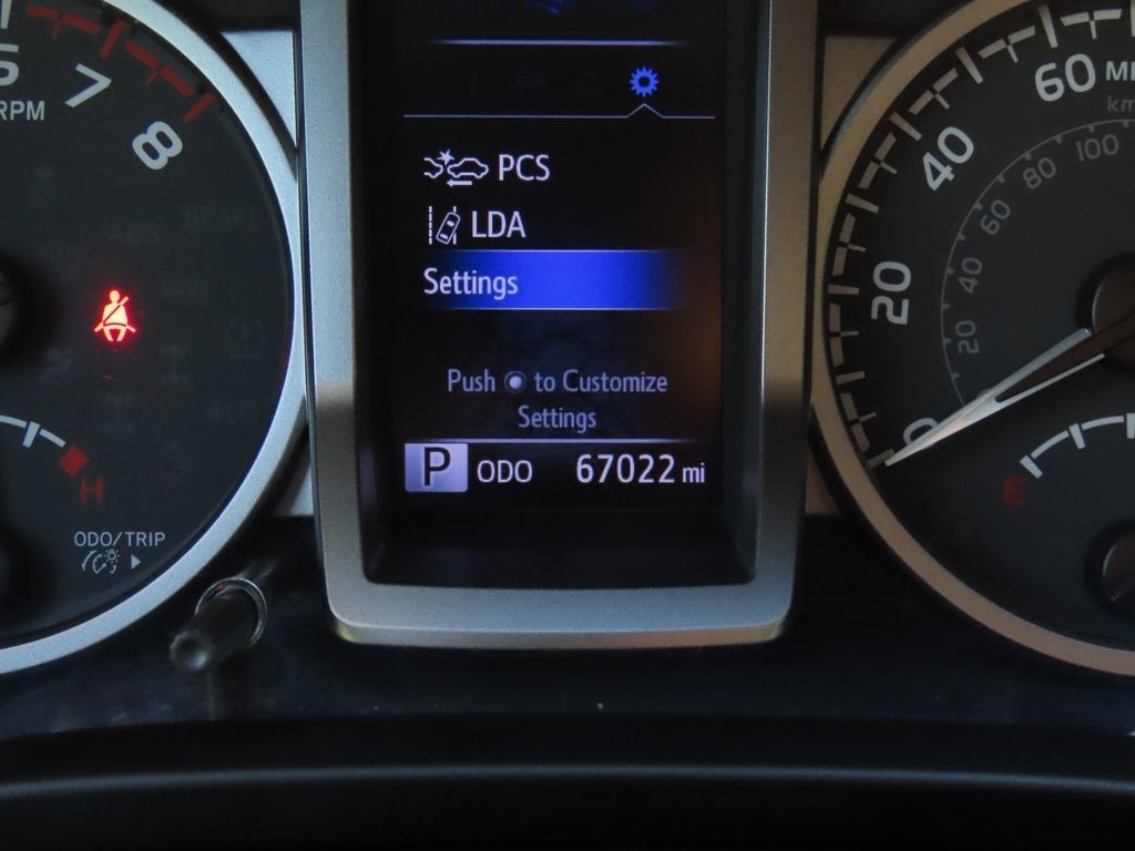 2020 Toyota Tacoma SR5 28